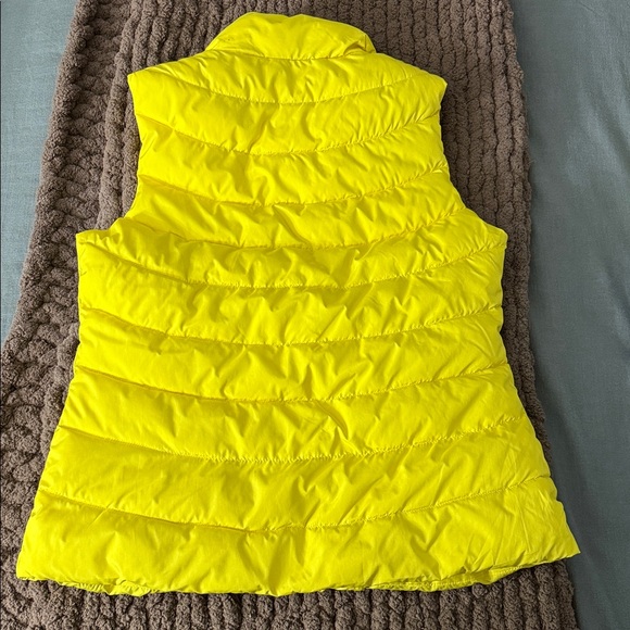 GAP Bright Yellow Puffer Vest - Picture 4 of 4